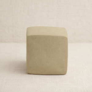 麻布上擺著黃陶土