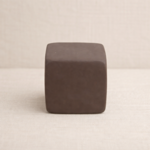 麻布上擺著黑陶土