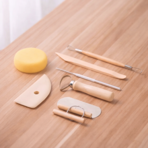 陶藝工具8件組放在桌上