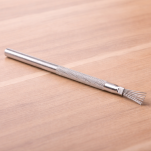 七本針放在桌面上