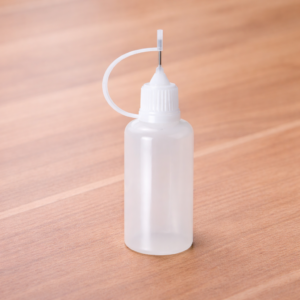 擠泥瓶放在桌上