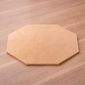 八角形木板放在桌面上